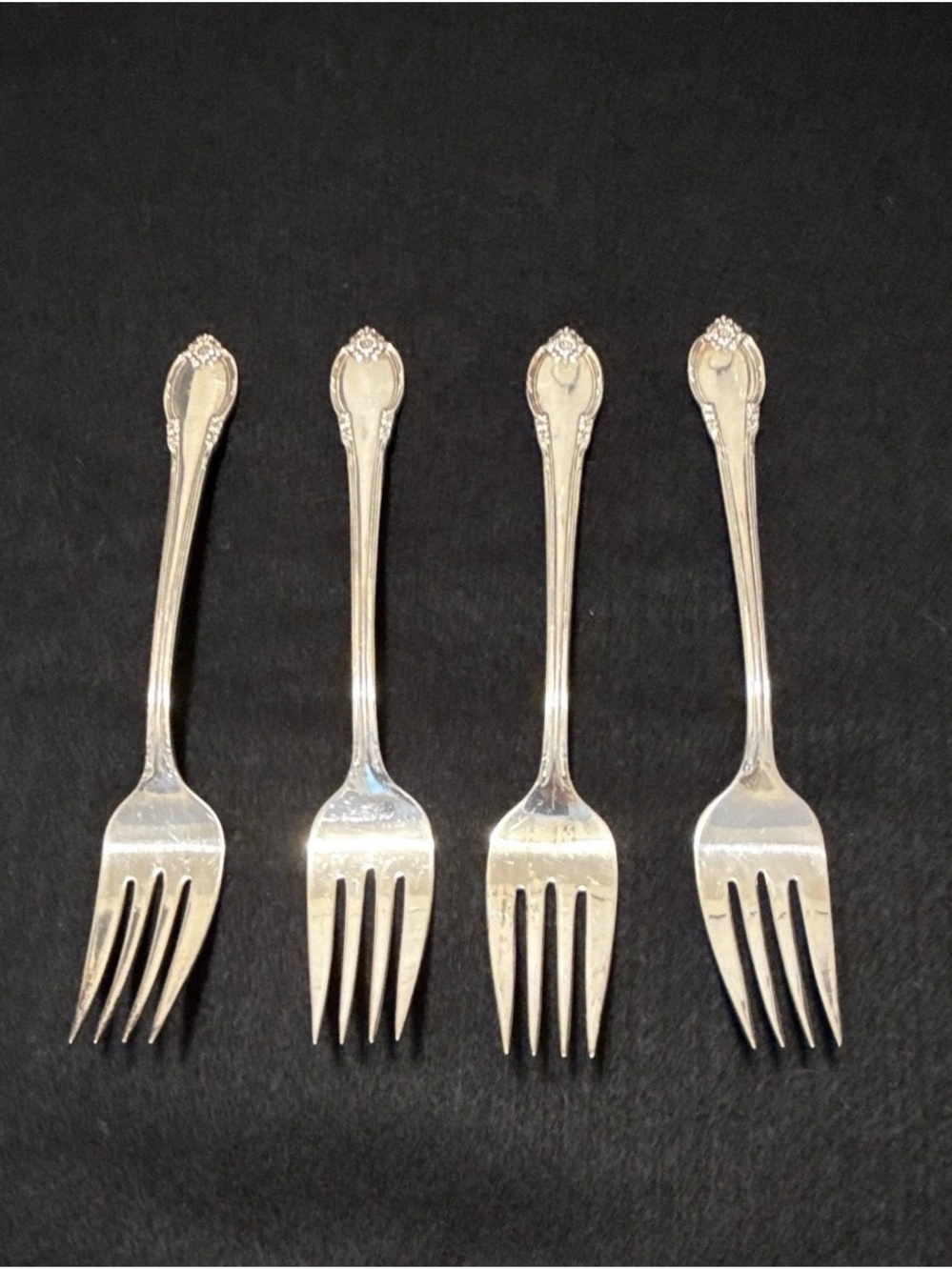 Vtg 1847 Rogers Bros REMEMBRANCE Salad Forks Silverplate 6 5/8" IS 4pc